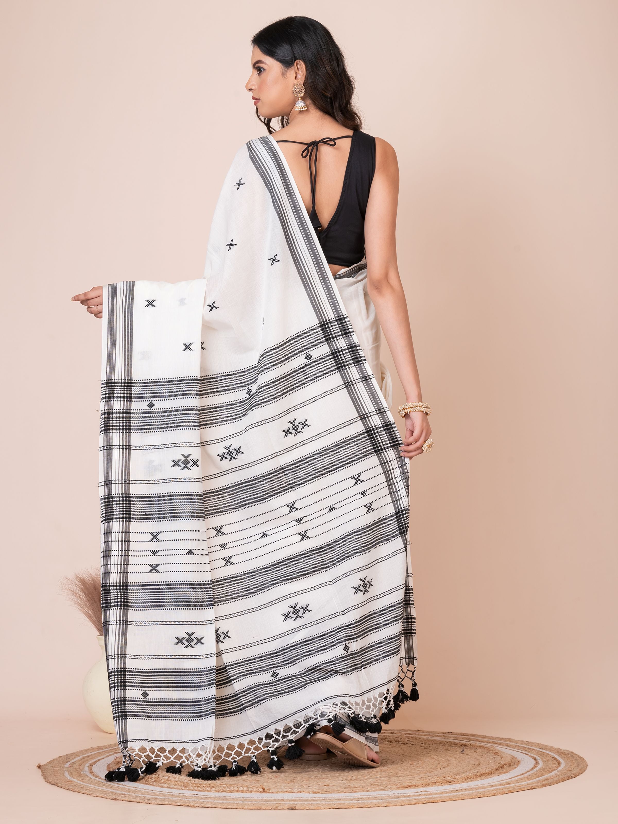 Bhujodi Kala Black and White Handloom Premium Cotton Saree
